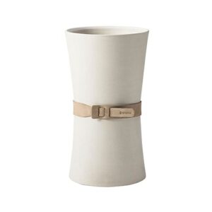 Tokoname Branch vaas in wit met een leren band eromheen van @Aroma is een professionele geurverspreider.
